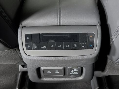 New 2026 Nissan Pathfinder Platinum FWD image 25