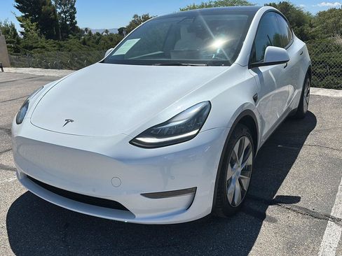 Used 2021 Tesla Model Y Long Range AWD/4WD image 2