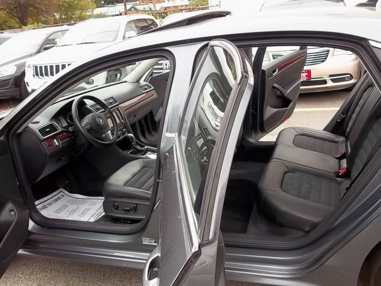 Used 2012 Volkswagen Passat 2.5 SEL FWD image 6