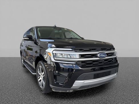 Used 2023 Ford Expedition XLT RWD image 3