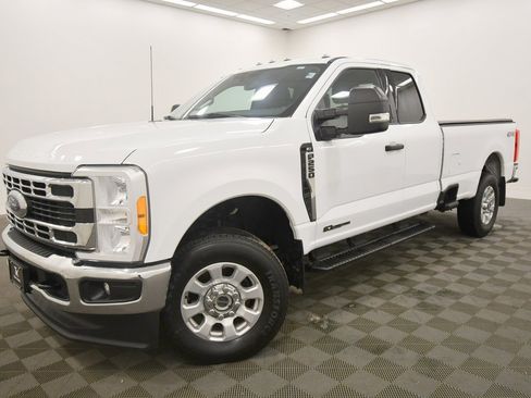 Used 2023 Ford F250 XLT image 2