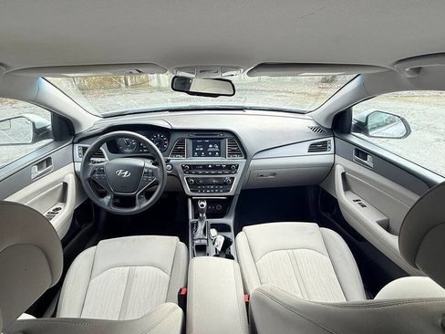 Used 2017 Hyundai Sonata SE image 18