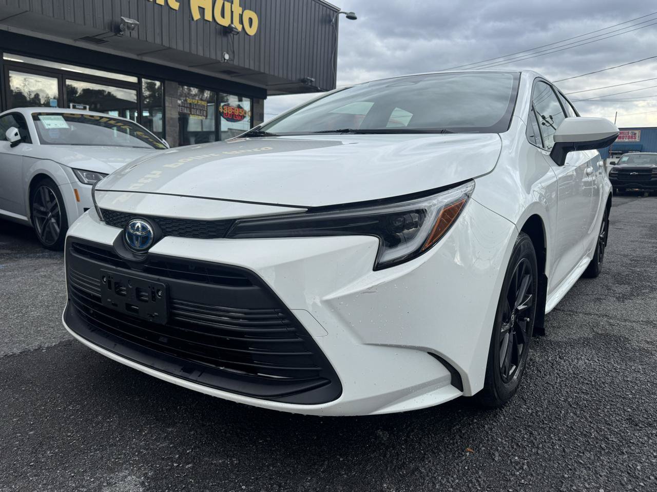 Used 2023 Toyota Corolla LE w/ LE Convenience Package FWD image 2
