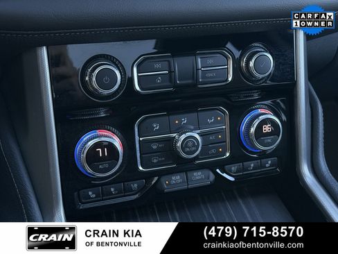 Used 2021 GMC Yukon Denali w/ Denali Premium Package image 18