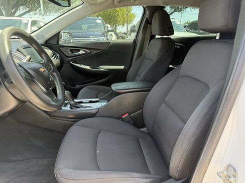 Used 2018 Chevrolet Malibu LT FWD image 22