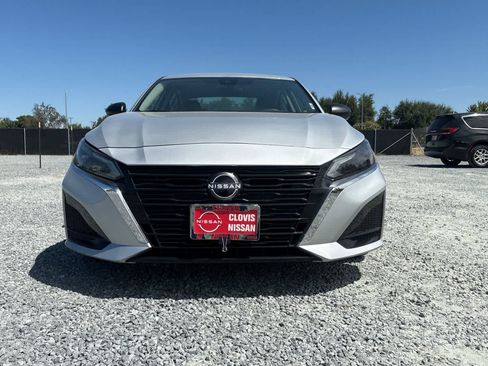 Used 2024 Nissan Altima 2.5 S FWD image 11
