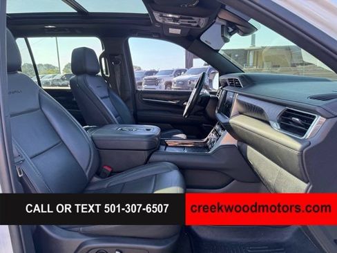 Used 2022 GMC Yukon XL Denali AWD/4WD image 11