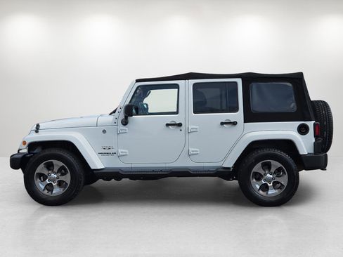 Used 2017 Jeep Wrangler Unlimited Sahara w/ Connectivity Group image 9