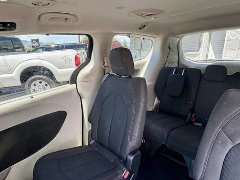Used 2017 Chrysler Pacifica Touring Plus FWD image 12