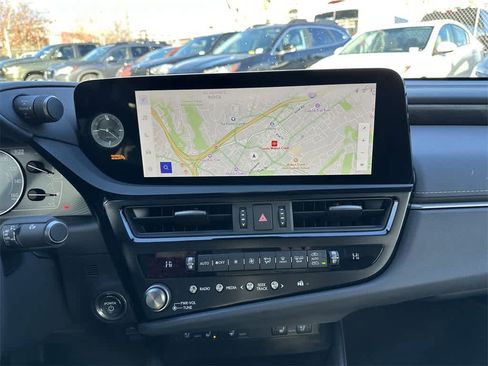 Used 2024 Lexus ES 300h image 17