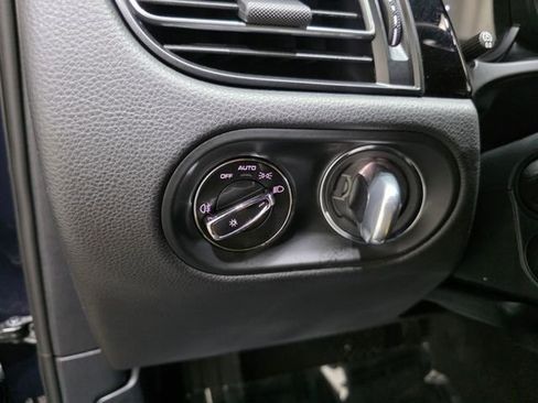 Used 2023 Porsche Macan AWD/4WD image 18