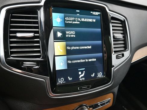 Used 2021 Volvo XC90 T6 Momentum w/ Protection Package Premier AWD/4WD image 10
