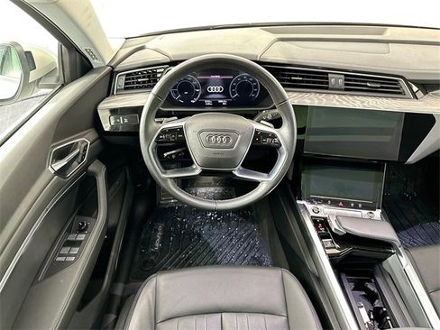 Used 2022 Audi e-tron Premium Plus image 11