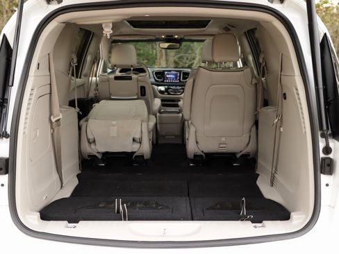 Used 2018 Chrysler Pacifica Limited w/ Advanced Safetytec Group image 34