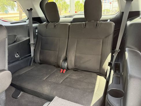 Used 2023 Ford Explorer XLT AWD/4WD image 9