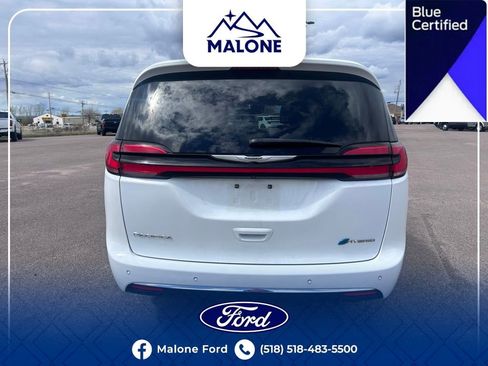 Used 2023 Chrysler Pacifica Touring-L FWD image 4
