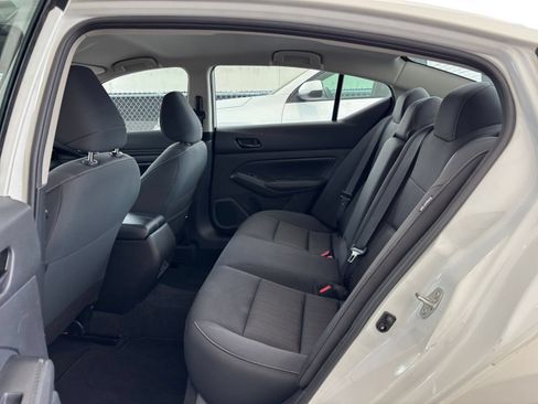Used 2025 Nissan Altima 2.5 SV FWD image 25