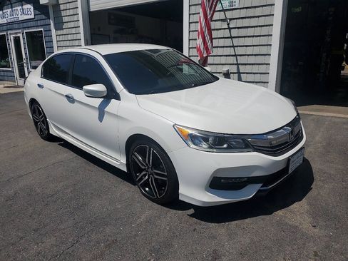 Used 2017 Honda Accord Sport Special Edition image 2