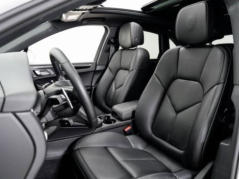 Used 2025 Porsche Macan image 5