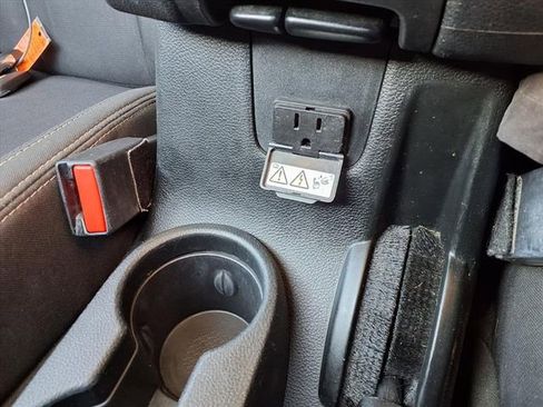 Used 2018 Jeep Wrangler Unlimited Sahara image 62