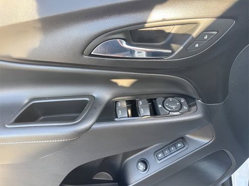 Used 2022 Chevrolet Equinox Premier image 19