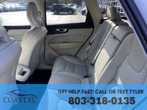 Used 2022 Volvo XC60 B5 Momentum image 20