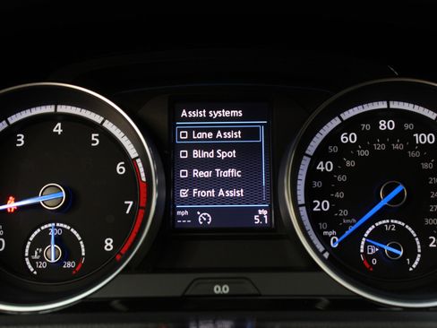 Used 2017 Volkswagen Golf R 4-Door image 41