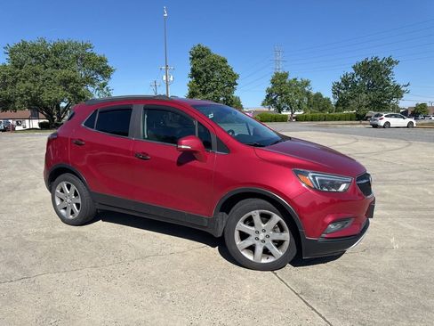 Used 2018 Buick Encore Essence w/ Experience Buick Package FWD image 2