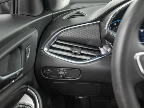 Used 2017 Chevrolet Malibu LT image 20