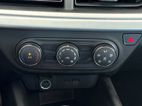 Used 2025 Chevrolet Trax LS FWD image 28