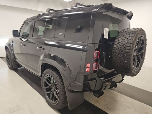 Used 2022 Land Rover Defender 110 V8 AWD/4WD image 2