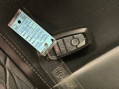 Used 2018 Ford Explorer Platinum image 34