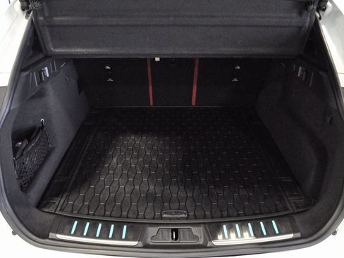 Used 2022 Jaguar F-PACE SVR image 40