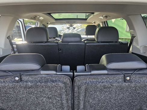 Used 2024 Volkswagen Tiguan SE w/ Panoramic Sunroof Package FWD image 23
