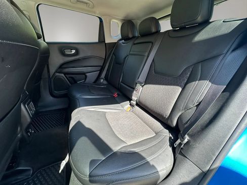 Used 2018 Jeep Compass Latitude w/ Popular Equipment Group AWD/4WD image 19