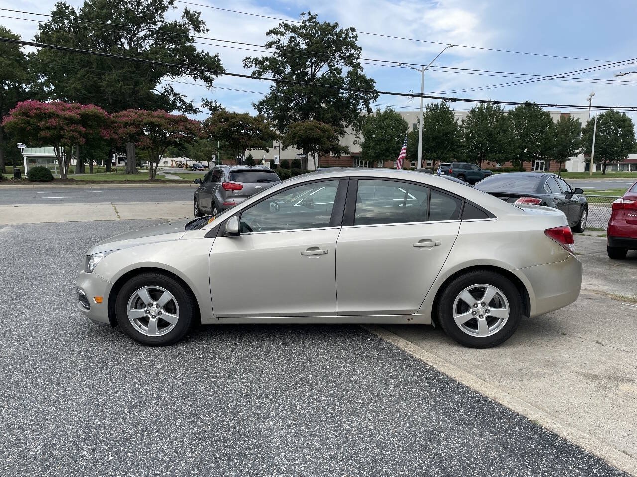 Used 2016 Chevrolet Cruze LT FWD image 3