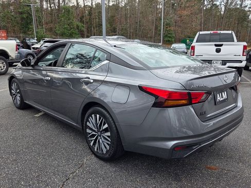 Used 2024 Nissan Altima 2.5 SV image 10