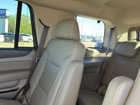 Used 2018 GMC Yukon SLT w/ Premium Edition image 50
