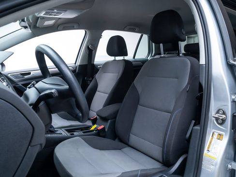 Used 2015 Volkswagen e-Golf Limited Edition FWD image 15