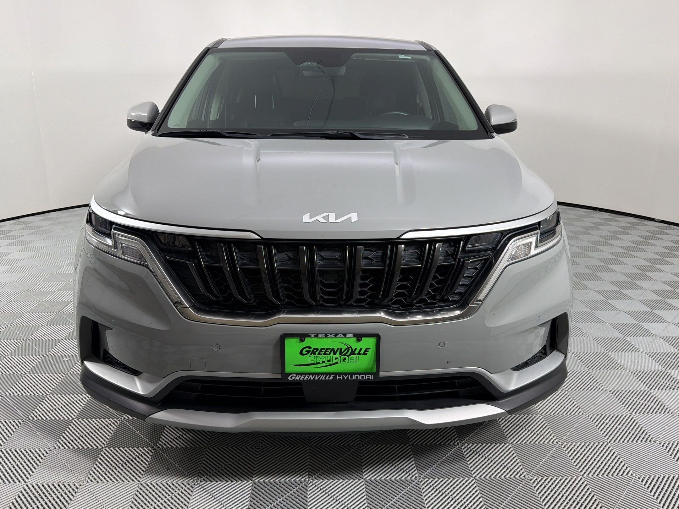 Used 2023 Kia Carnival EX FWD image 6