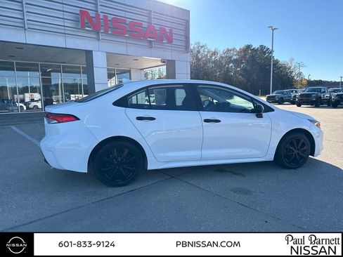 Used 2024 Toyota Corolla LE image 5