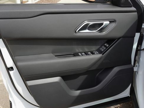 Used 2026 Land Rover Range Rover Velar S AWD/4WD image 10