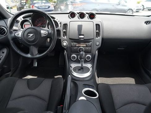 Used 2009 Nissan 370Z Coupe RWD image 18