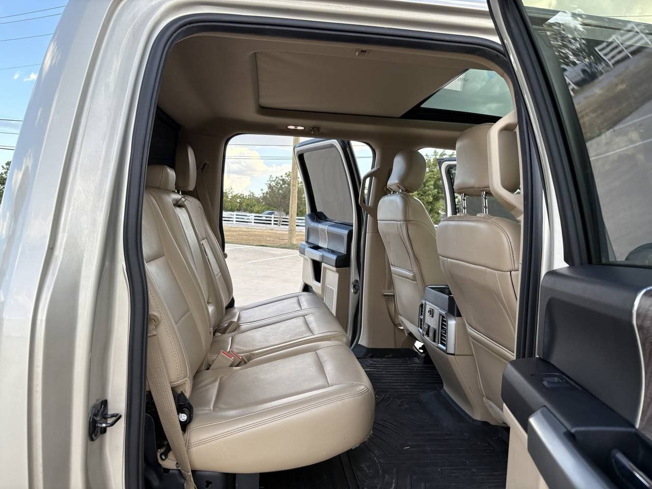 Used 2017 Ford F250 Lariat w/ Lariat Ultimate Package AWD/4WD image 16