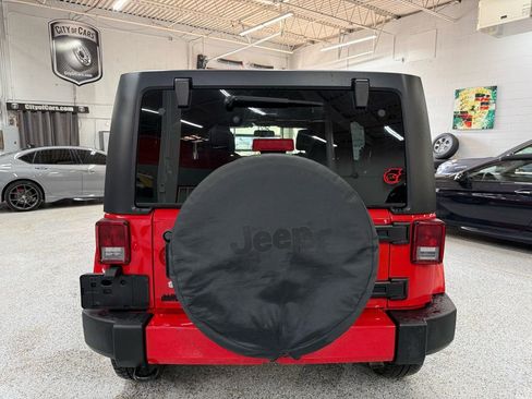 Used 2016 Jeep Wrangler Unlimited Sahara w/ Dual Top Group image 4