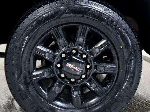 Used 2024 GMC Sierra 2500 AT4 w/ AT4 Premium Plus Package AWD/4WD image 15