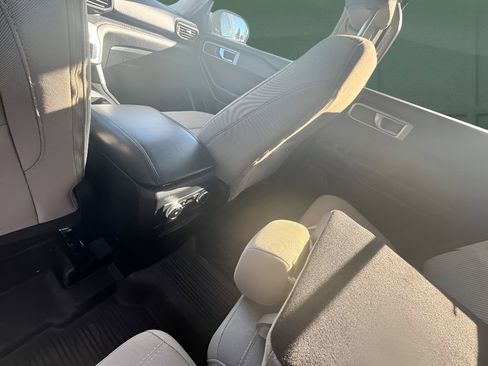 Used 2023 Ford Explorer 4WD image 12