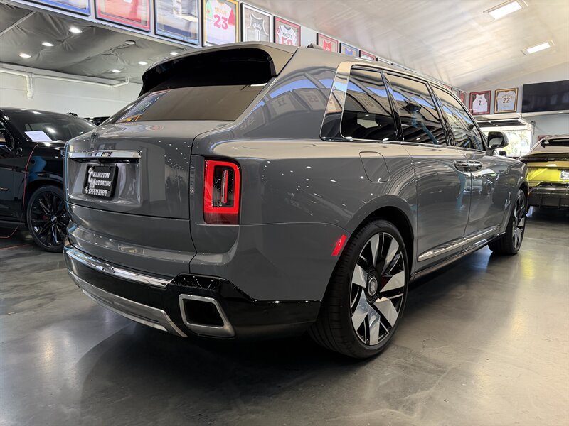 Used 2025 Rolls-Royce Cullinan AWD/4WD image 5