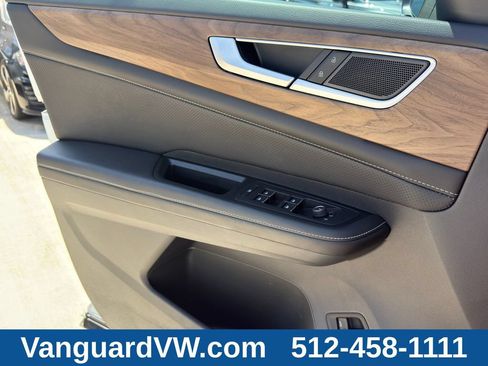 Used 2024 Volkswagen Atlas SE w/ Black Wheel Package FWD image 27