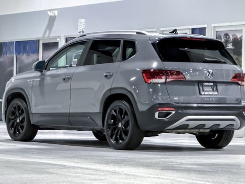 Used 2023 Volkswagen Taos SE AWD/4WD image 3